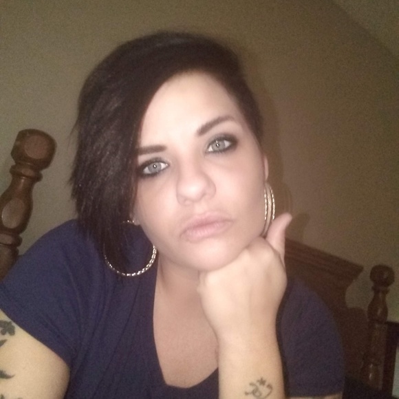 Meet your Posher, Nicole - Picture 1 of 1